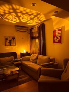 Tips for Creating a Cozy and Inviting Living Room Atmosphere